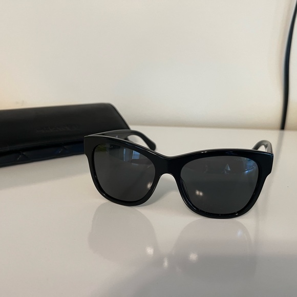 Chanel sunglasses. - Picture 2 of 12